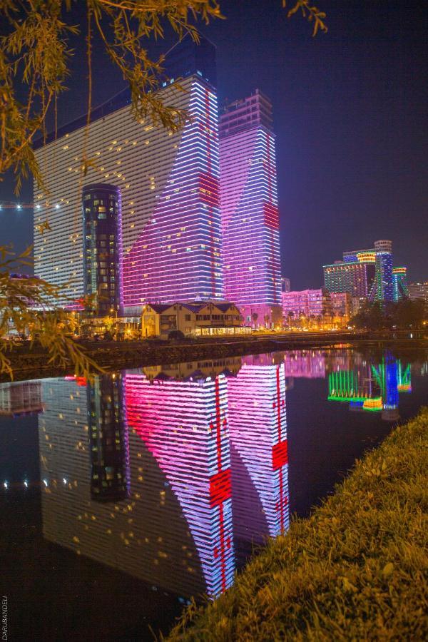 Отель Orbi Батуми Экстерьер фото
